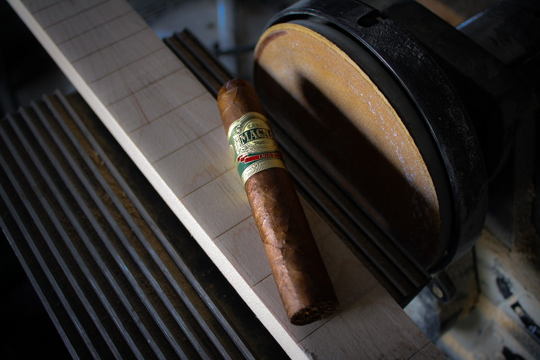 Luthier Sessions: Quesada Cigars Casa Magna Liga F Robusto
